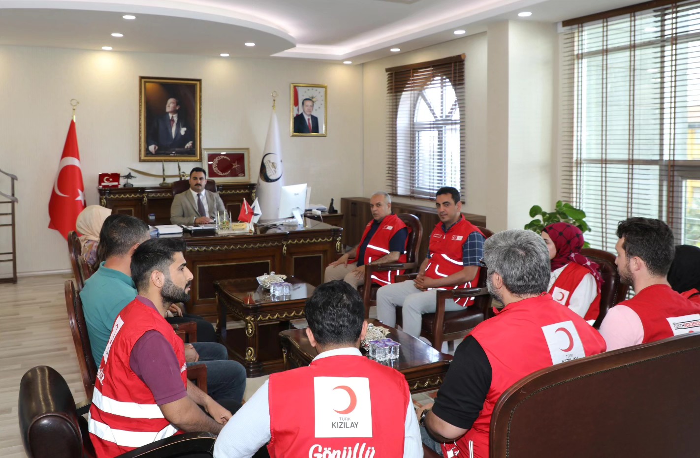 Viranşehir Kaymakamı Kemal Ülkü Kurbanını Türk Kızılayı'na Bağışladı (2)
