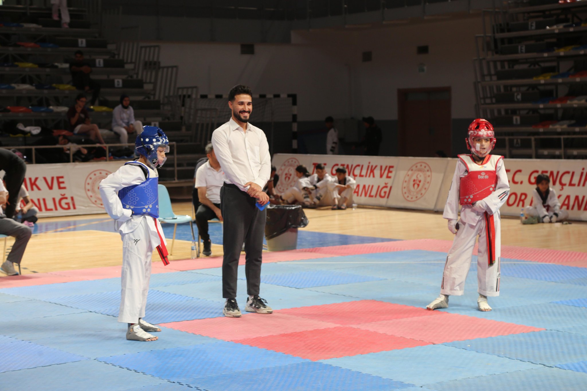 Atilla Aksoy’dan Taekwondo Müsabakalarına Ziyaret (1)