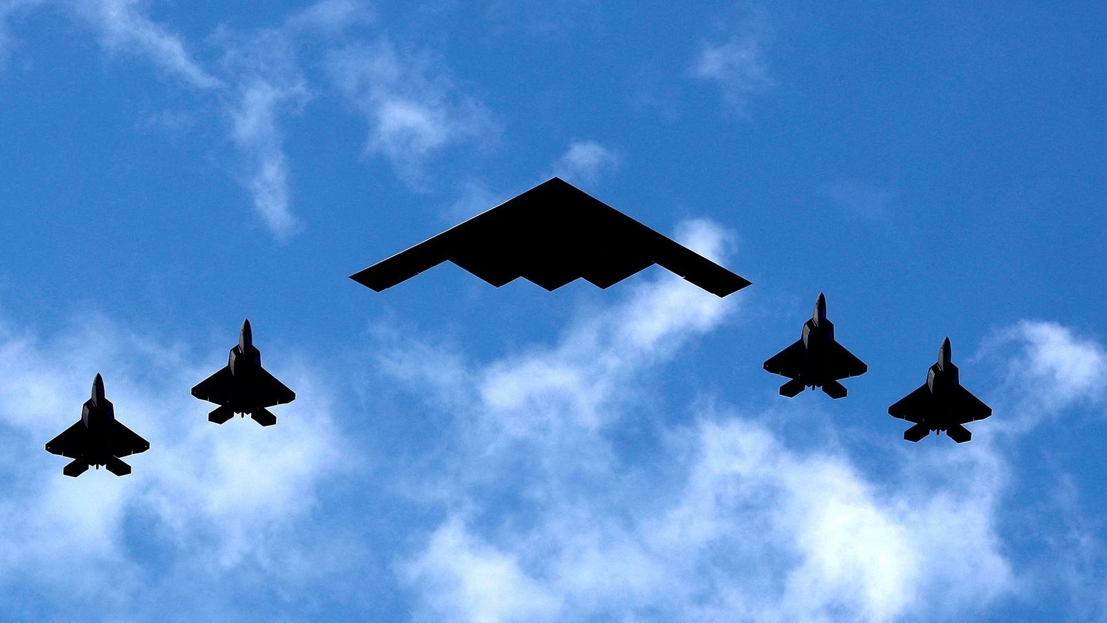 B 2 Bombardıman Uçağı Nedir, Neden 'Sığınak Katili' Deniyor Ne İşe Yarar, Hangi Nükleer Silahları Taşır, Kaç Km Hız Yapar Abd, İran’daki Nükleer Tesisleri B 2 İle Nasıl Vurdu (5)