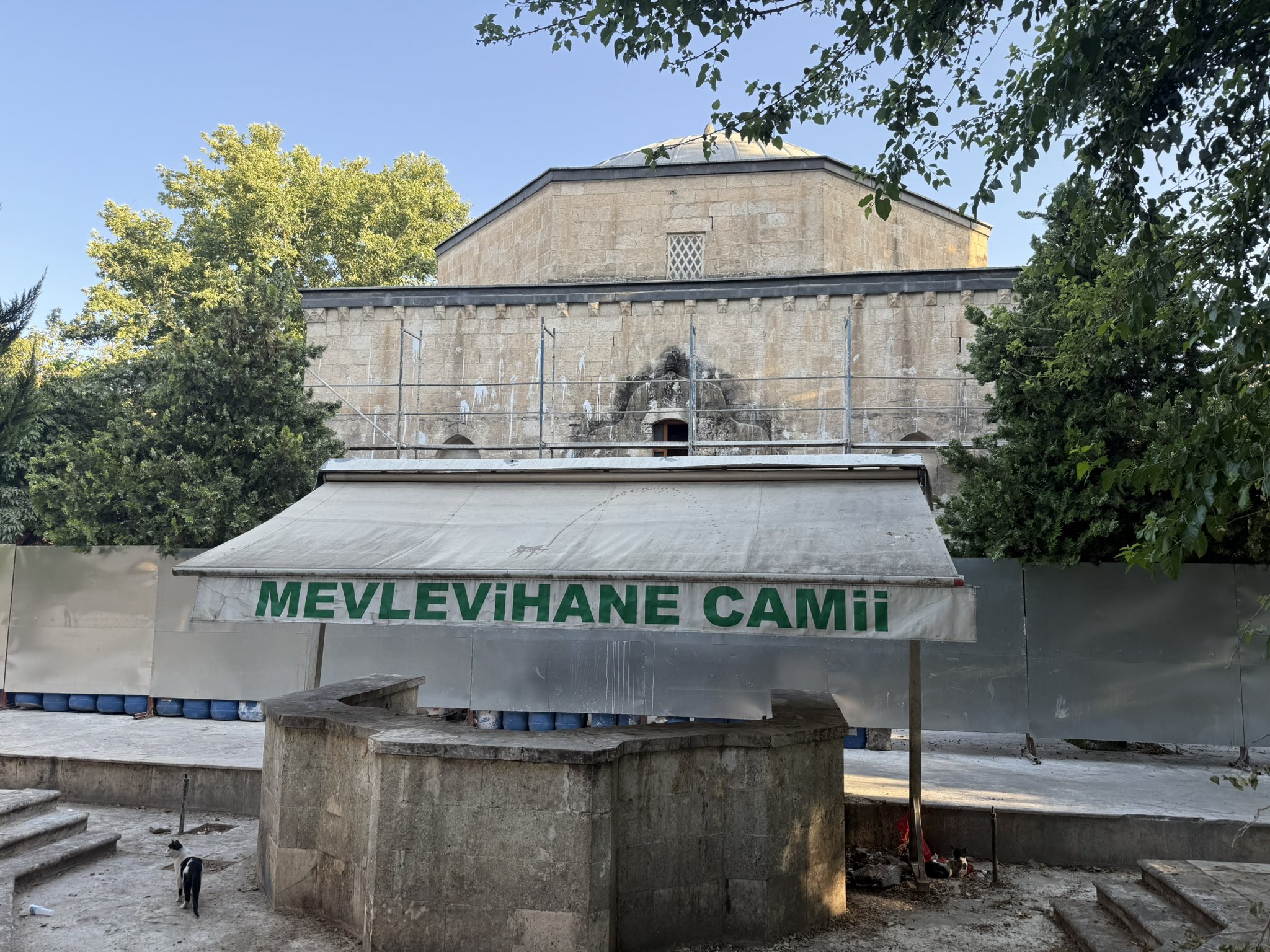 Cami̇ler Kapali, İbadet Engelleni̇yor (1)