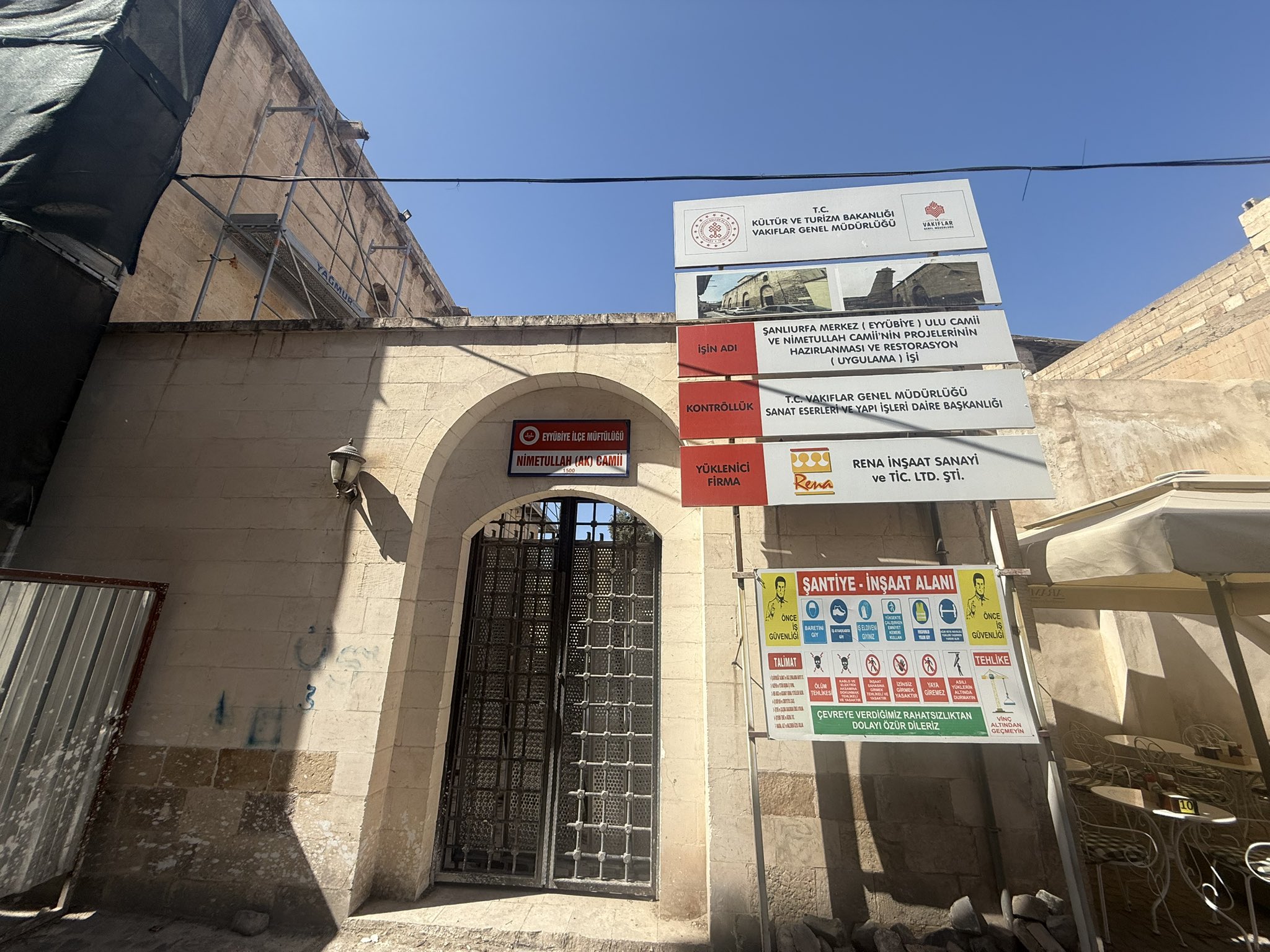 Cami̇ler Kapali, İbadet Engelleni̇yor (3)