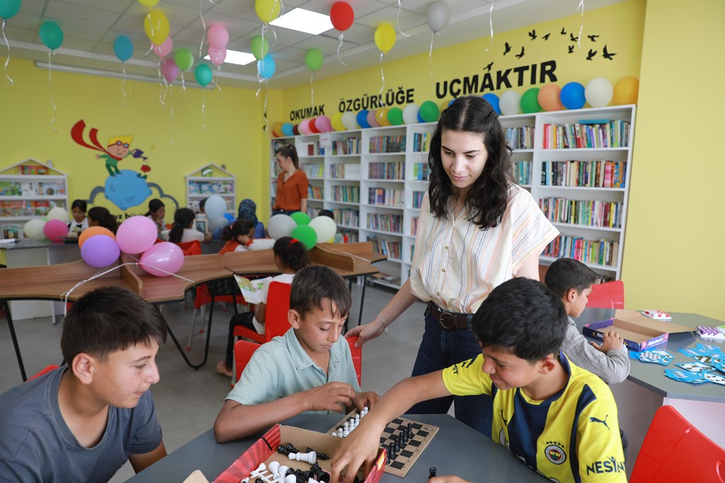 Harran Belediyesi İki Okula Yeni Kütüphane Kazandırdı 1