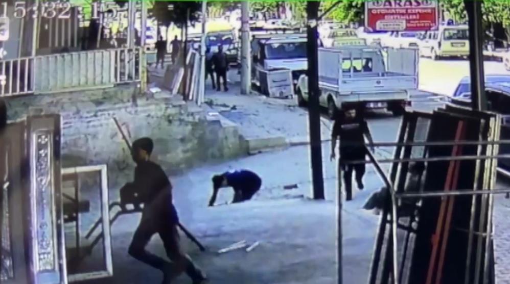 Hilvan’da Motosiklet Kazası Anbean Güvenlik Kamerasına Yansıdı! (3)