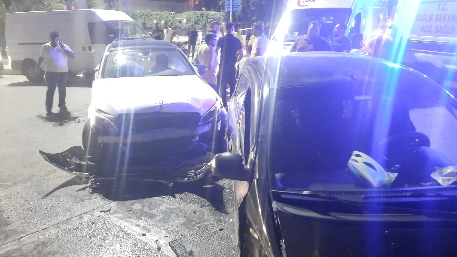 İpekyolu Bulvarı’nda Yaşanan Trafik Kazasında Yaralılar Var (4)