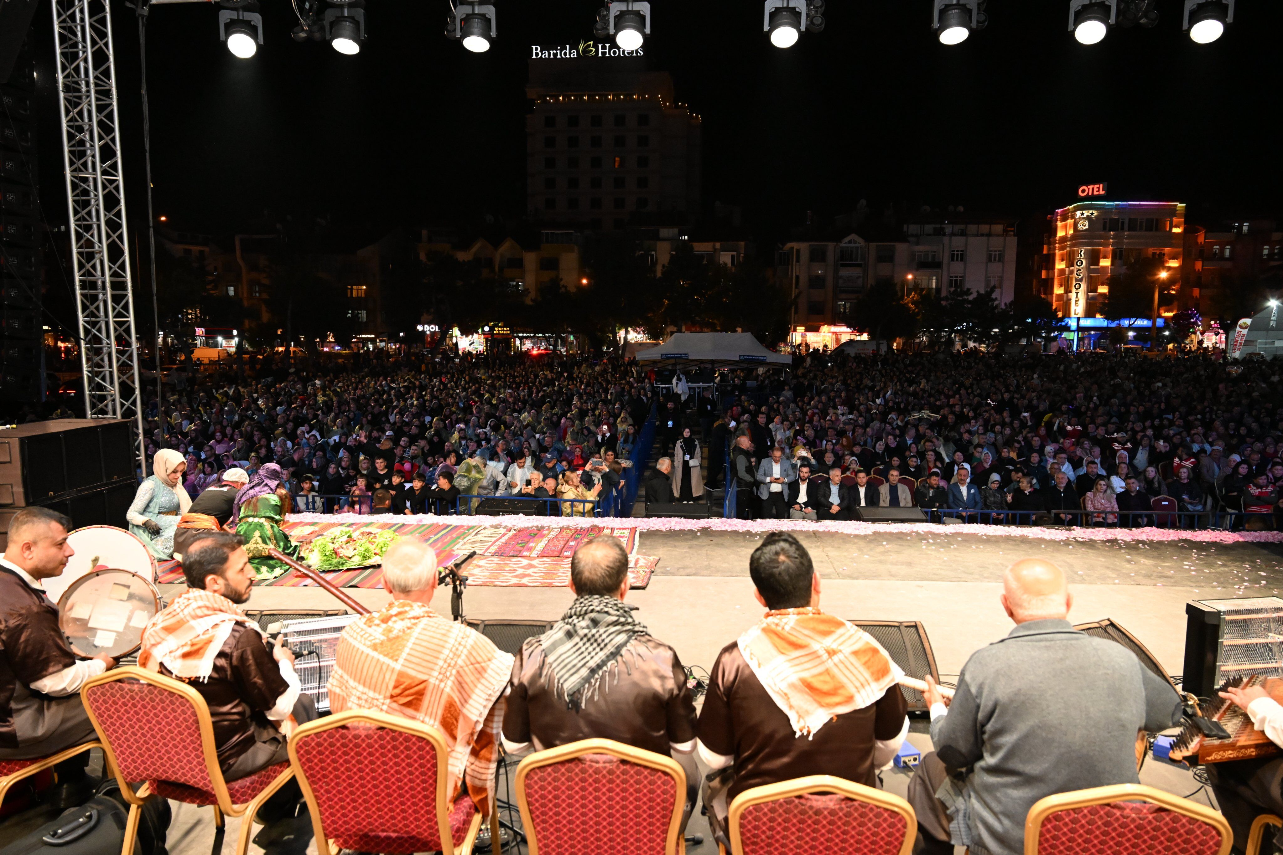 Isparta Gül Festivalinde Şanlıurfa Sıra Gecesi Coşkusu! (1)