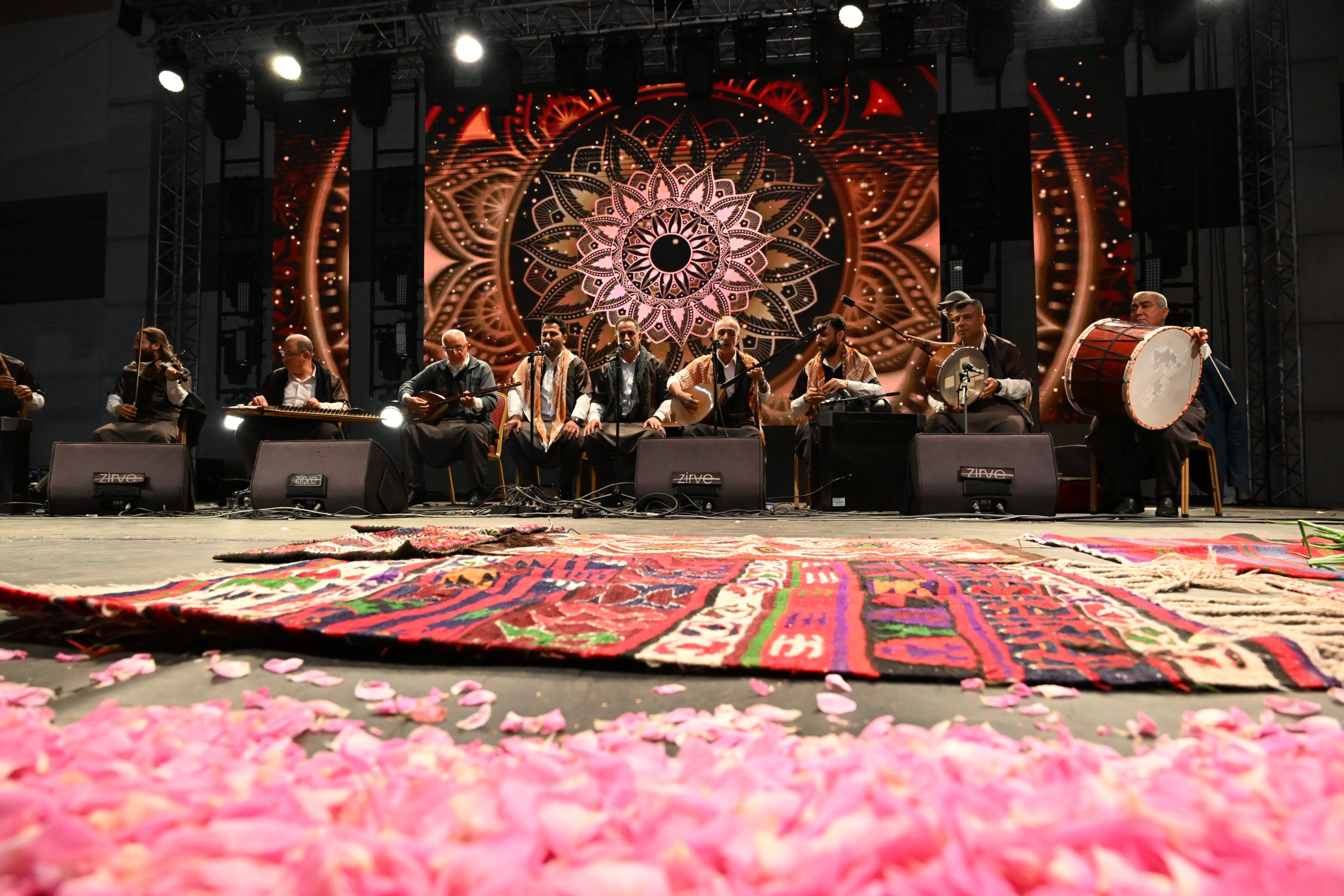 Isparta Gül Festivalinde Şanlıurfa Sıra Gecesi Coşkusu! (2)