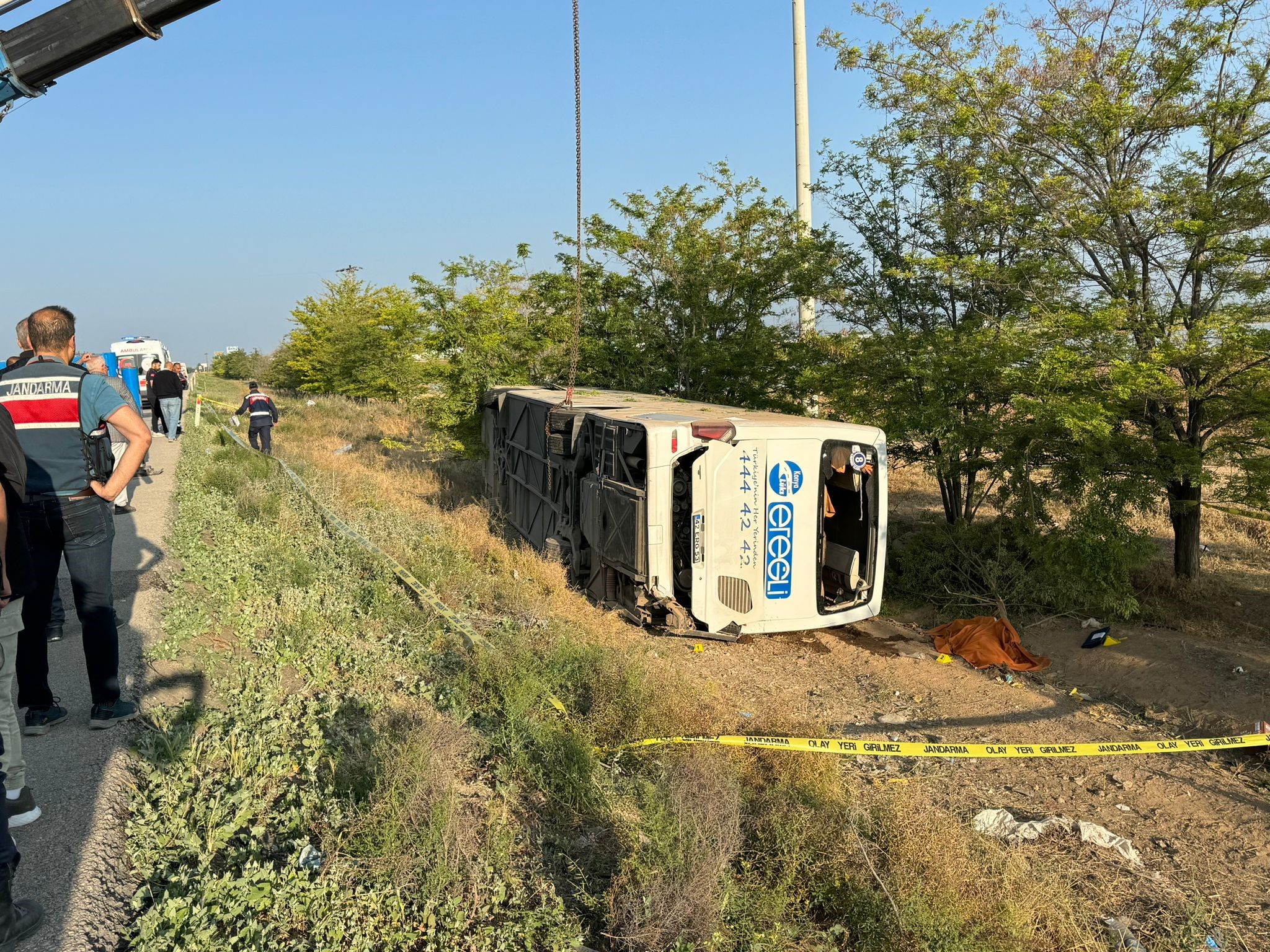Konya’da Yolcu Otobüsü Şarampole Devrildi 1 Ölü, 23 Yaralı! (3)