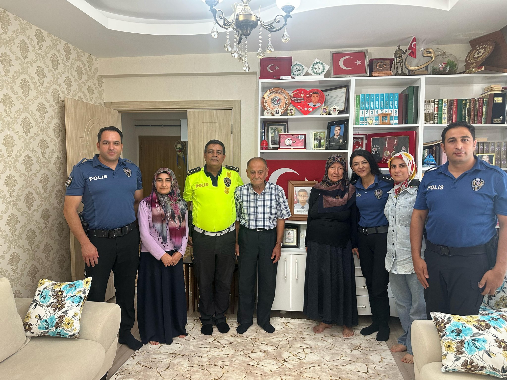 Şanlıurfa Emniyeti, Babalar Günü’nde Şehit Babaları Unutmadı (2)