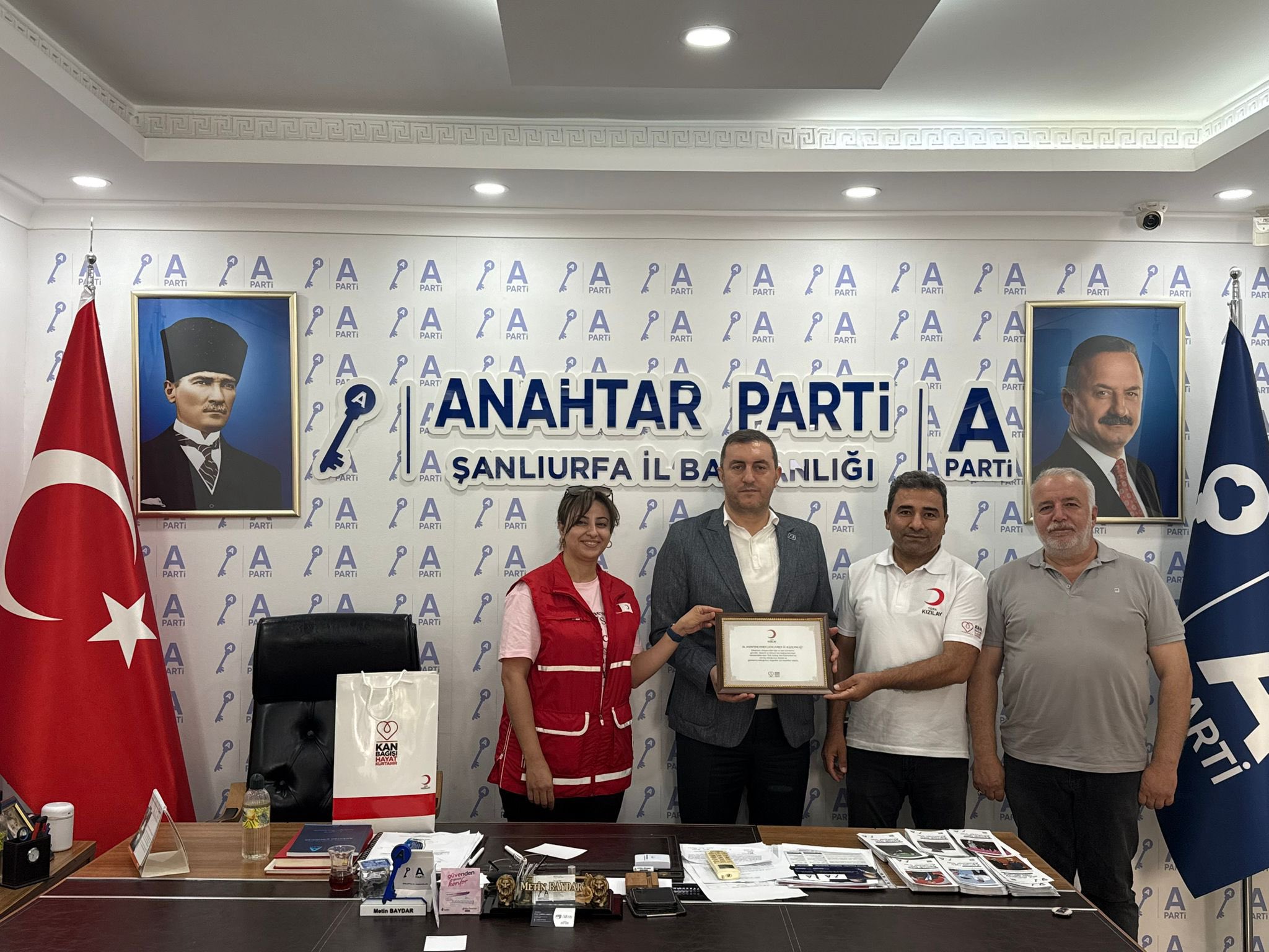Şanlıurfa’da Anahtar Parti’ye Kızılay’dan Teşekkür Plaketi! (2)