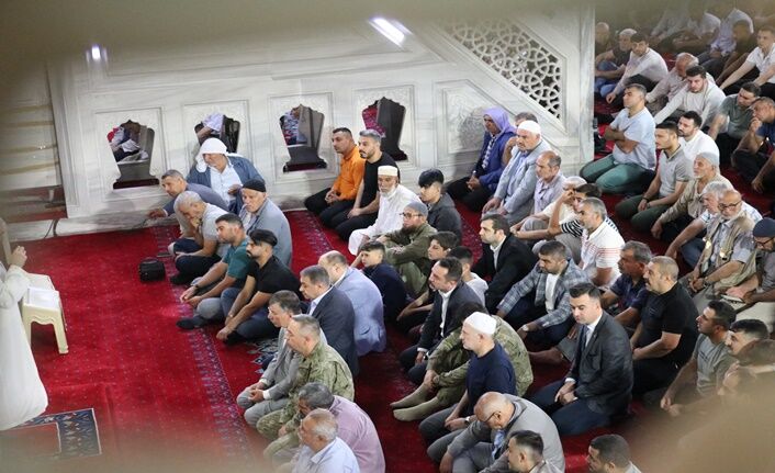 Şanlıurfa’da Bayram Namazı Kılındı, Dualar Edildi (3)