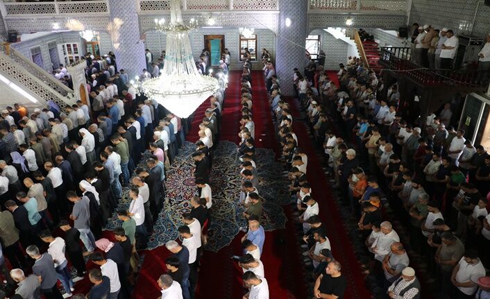 Şanlıurfa’da Bayram Namazı Kılındı, Dualar Edildi (4)