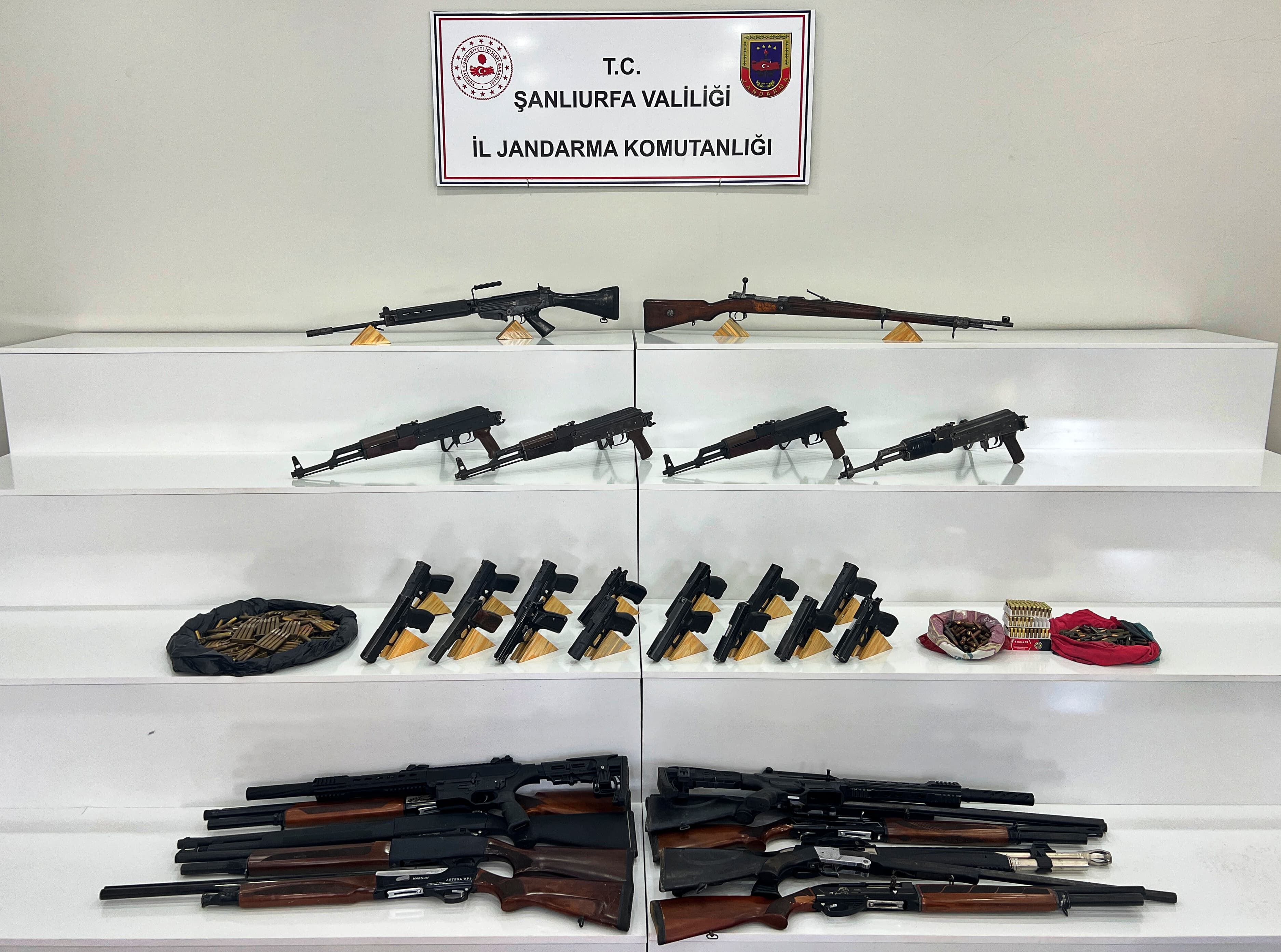 Şanlıurfa'da Jandarma Düğmeye Bastı Cephanelik Ortaya Çıktı!-1
