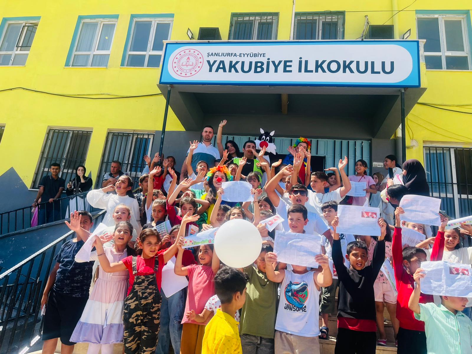 Şanlıurfa'da Karne Coşkusu Renkli Etkinliklerle Kutlandı! (2)