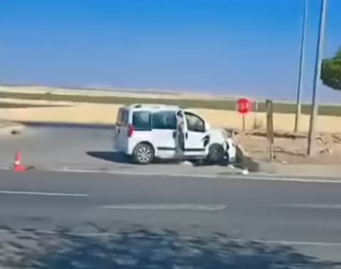 Şanlıurfa’da Kontrolden Çıkan Araç Refüje Çarptı (2)