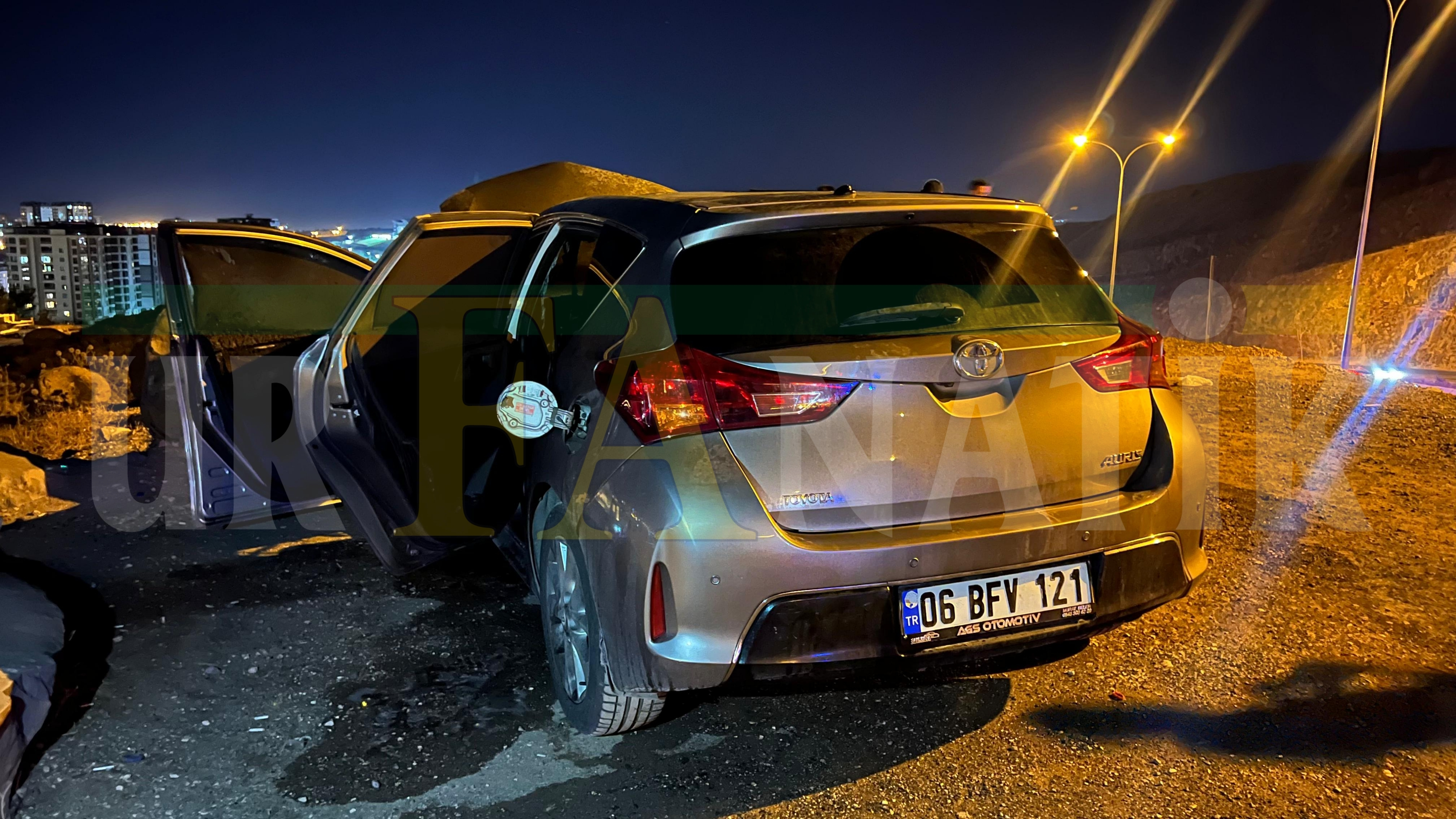 Şanlıurfa’da Sinir Krizi Geçiren Kadın Otomobilini Ateşe Verdi! (4)
