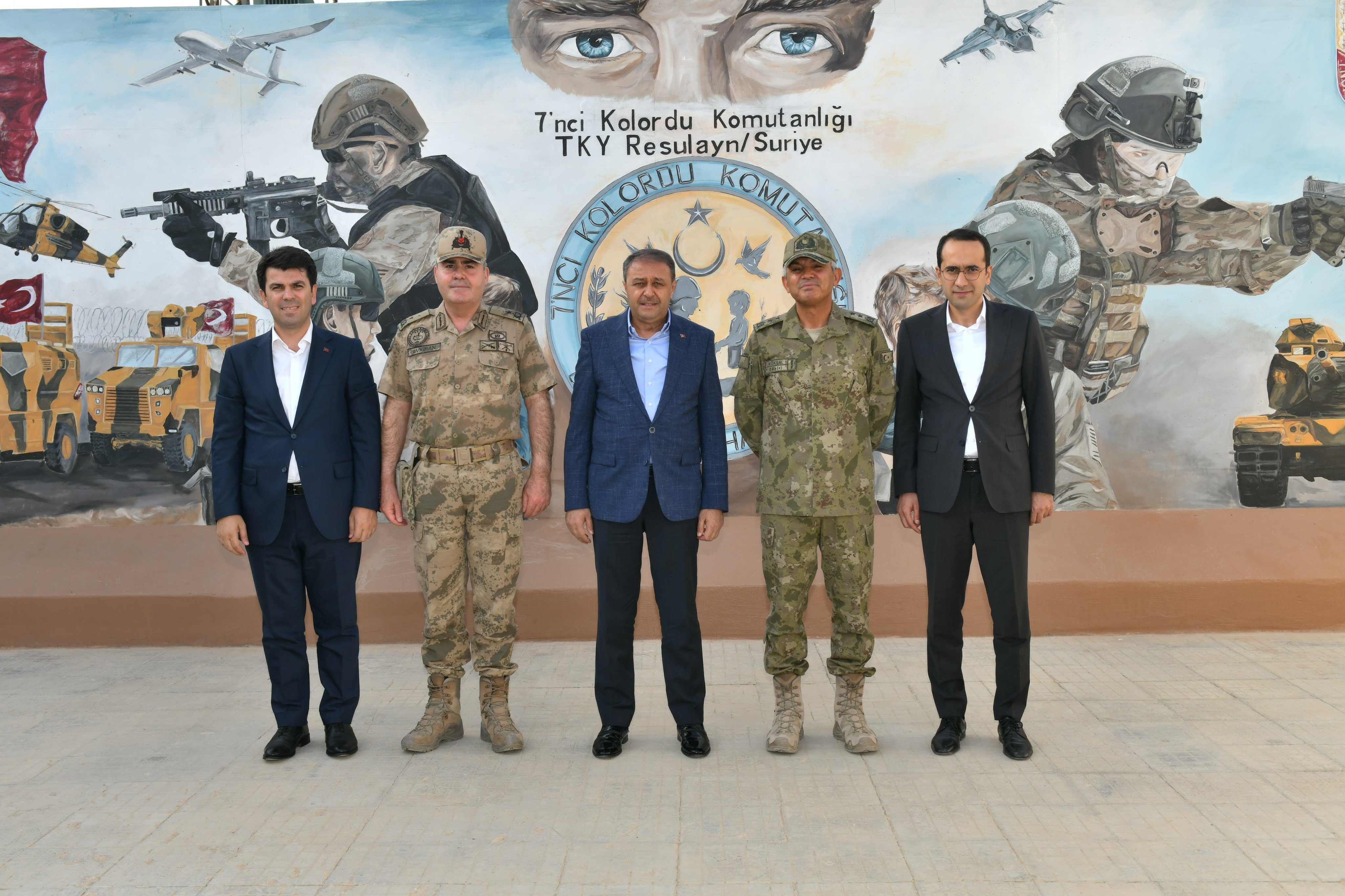 Vali Şıldak Ve Tuğgeneral Avkıran Barış Pınarı Bölgesi’nde Mehmetçiklerle Bayramlaştı (6)