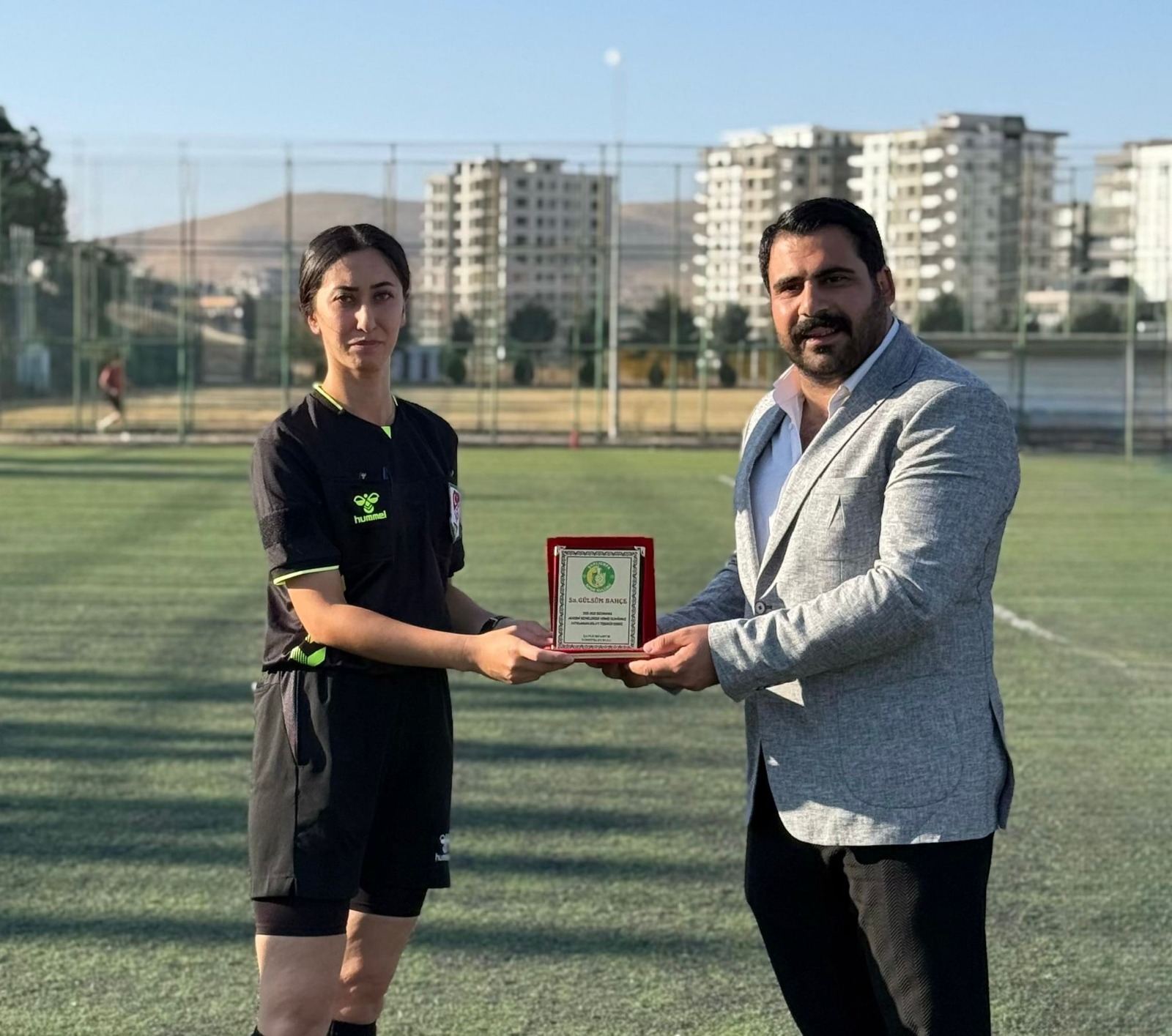 Şanlıurfaspor’dan Kadın Hakemlere Teşekkür Plaketi-1