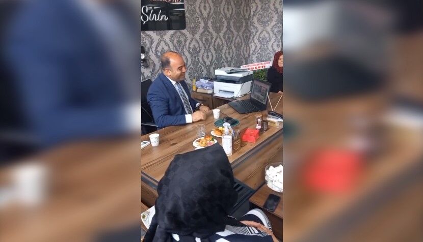 Yi̇ne De Başkanla Görüşemedi̇k Dedi̇, Salonda Yüzler Güldü