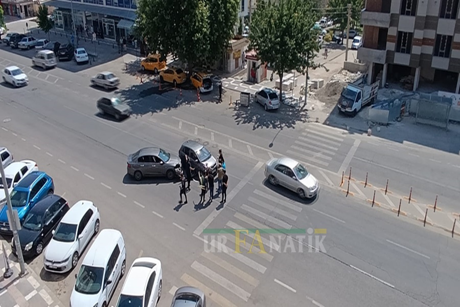 Yunus Emre Caddesi Maddi Hasarlı Kaza