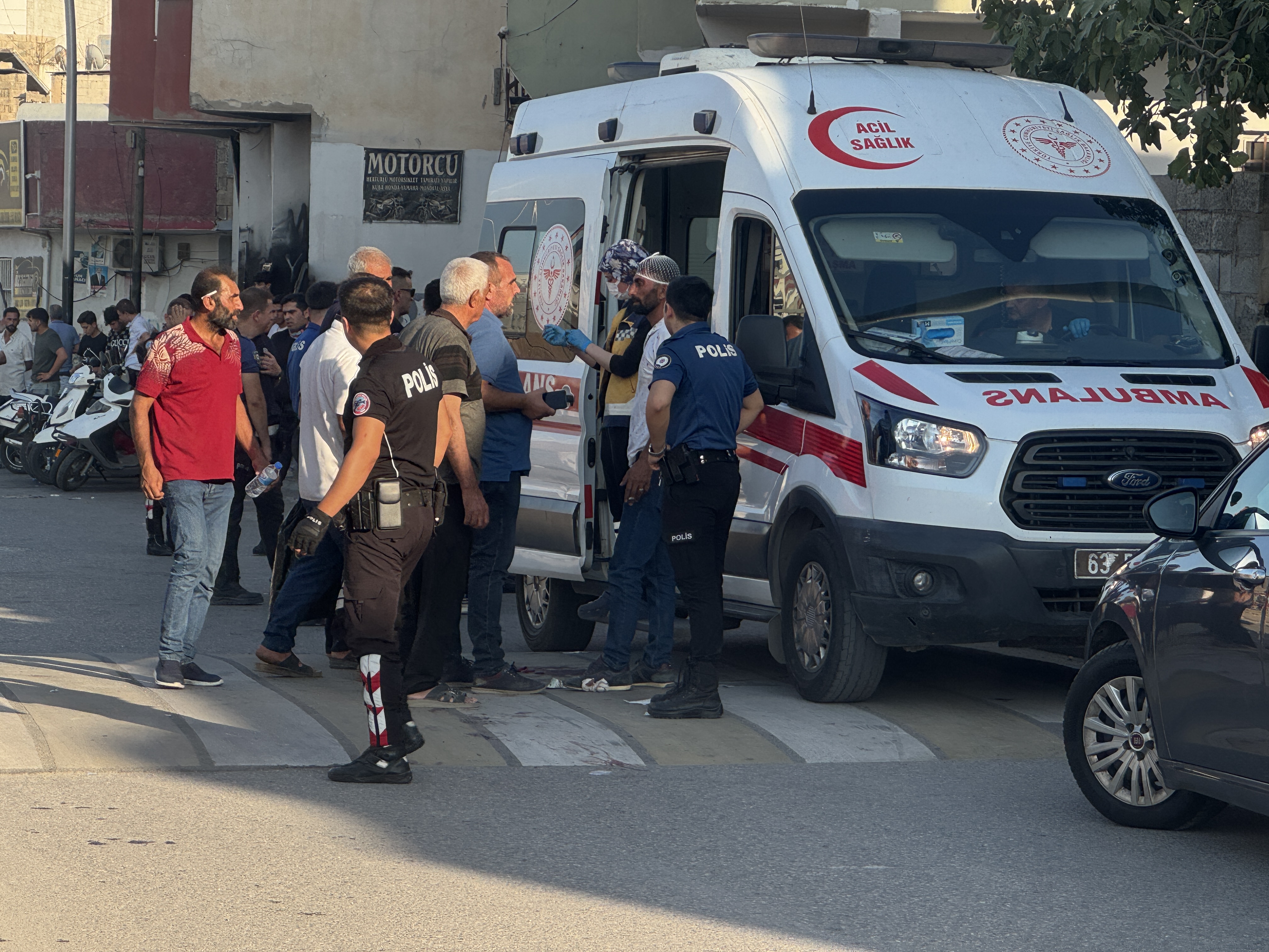 Akraba Ai̇leler Arasinda Si̇lahli Ve Taşli Kavga (1)