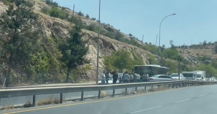 Aynı Istikamete Seyir Halinde Olan Iki Otomobil Akabe Toki̇ Şanlıurfa Inişinde Çarpıştı (3)