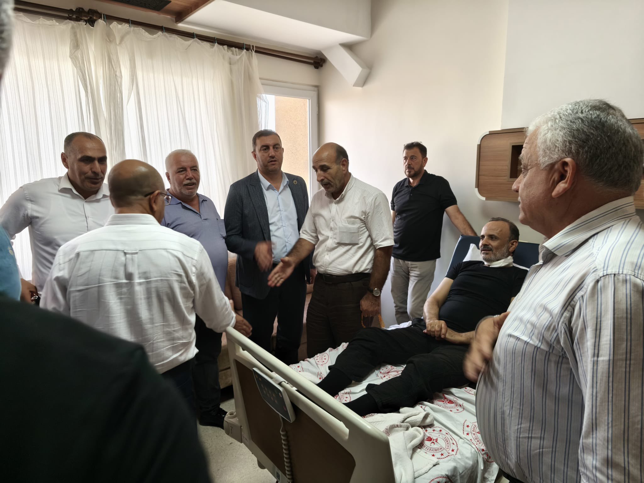 Başhekim Ve İl Başkanı, Balıklıgöl Devlet Hastanesindeki Bıçaklı Saldırı Sonrası Yaralıları Ziyaret Etti (2)