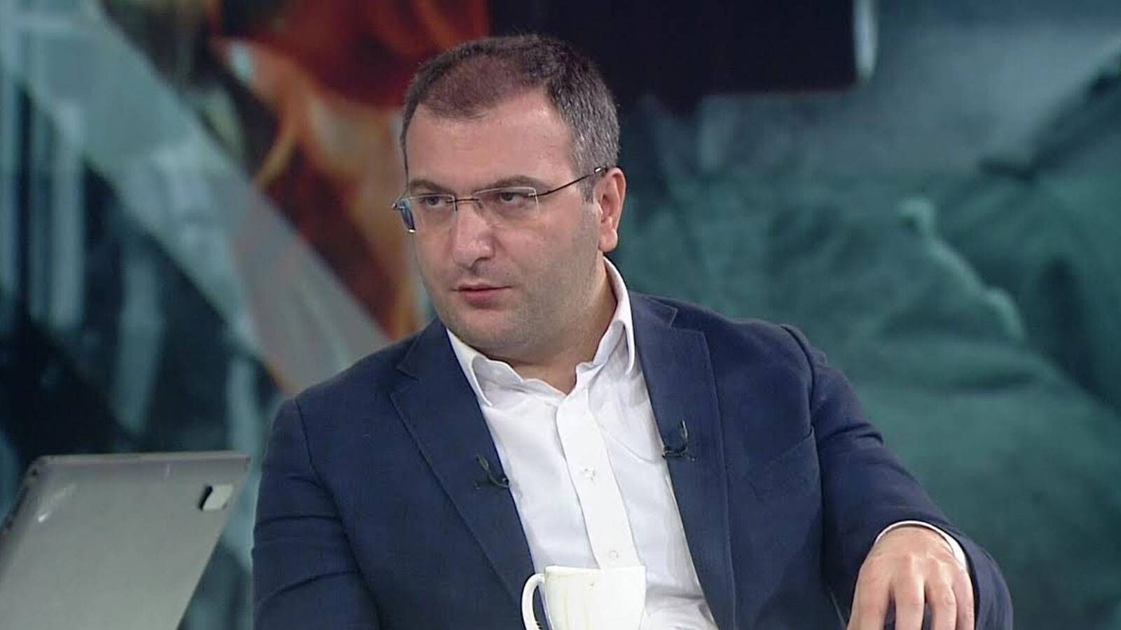 Cem Küçük Kimdir
