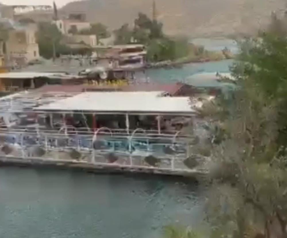 Duba Restoran Sürüklenerek Yürüyüş Yoluna Çarptı (3)