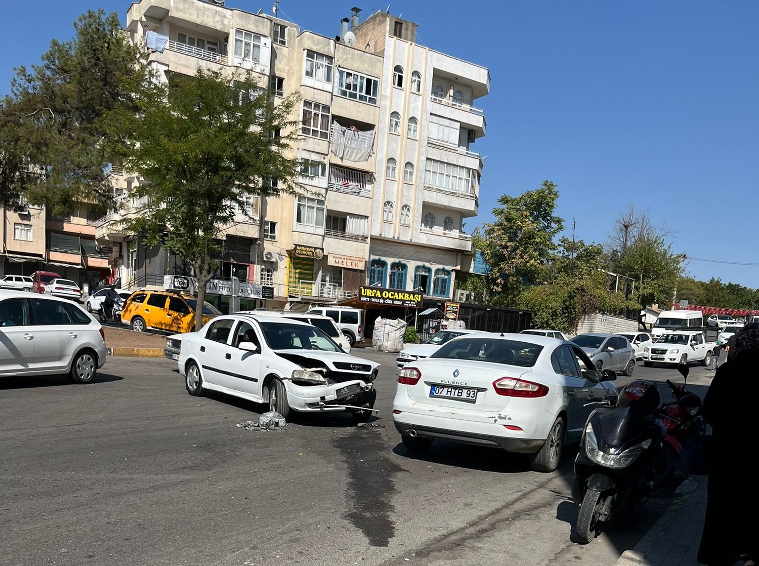 Şanlıurfa’da Kaza Ucuz Atlatıldı: Can Kaybı Yok, Hasar Büyük!