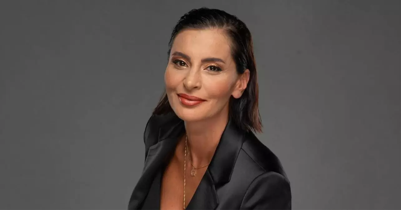 Hande Fırat Kimdir