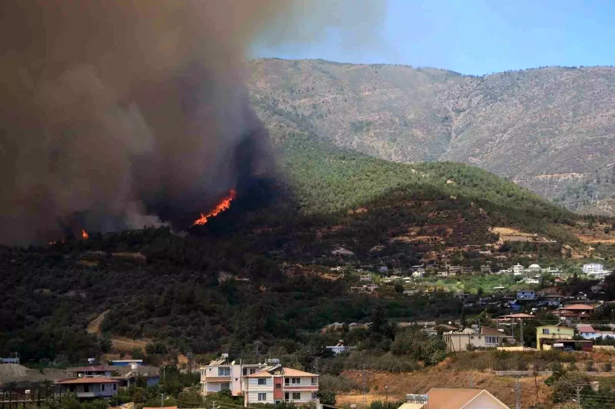 Hatay’da Meydana Gelen Orman Yangını Sonrası Şanlıurfa’dan 2 Itfaiye Aracı Ve 6 Kişilik Uzman Ekip, Bölgeye Gitti (2)