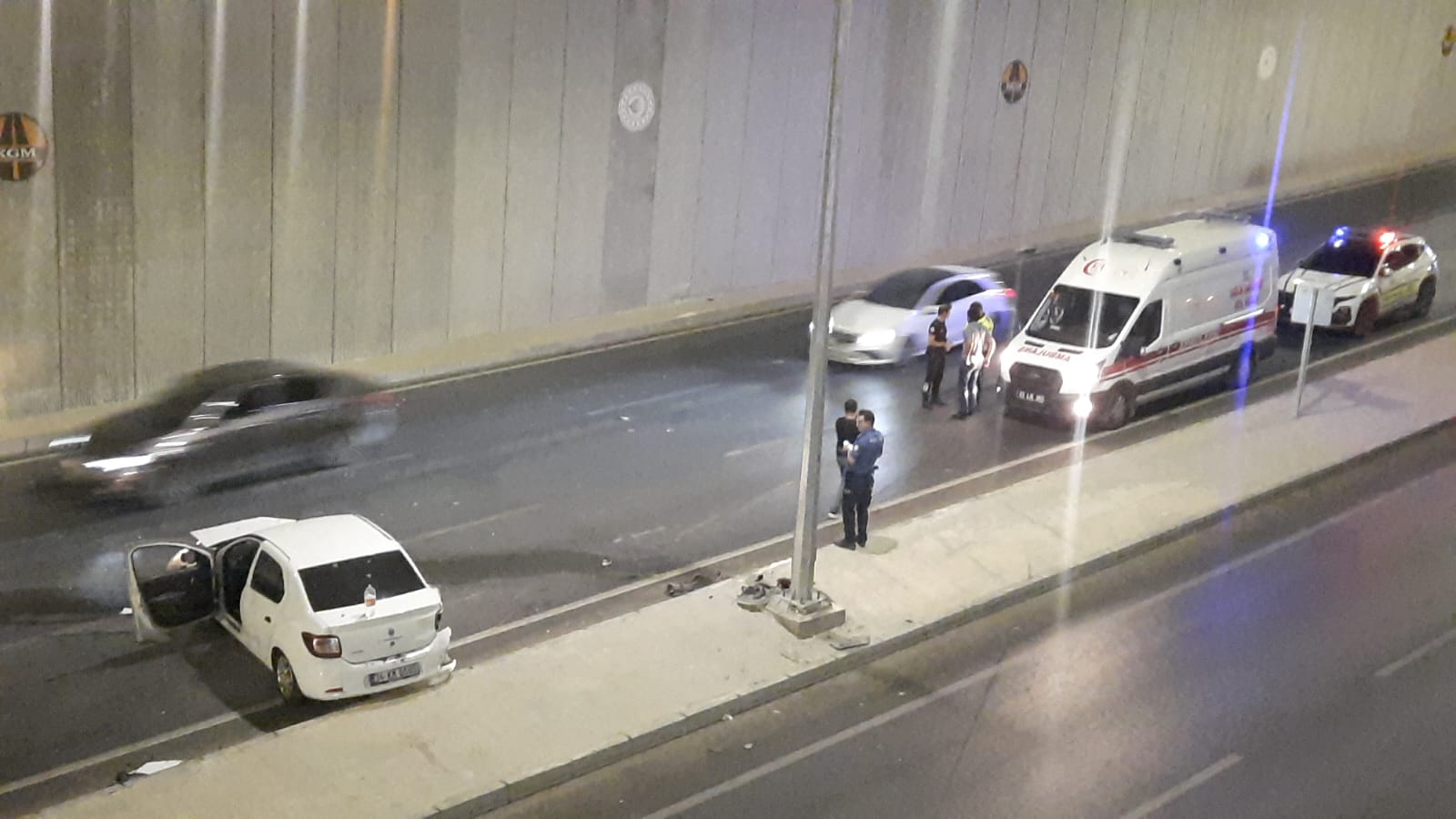 Ki Araç Çarpıştı, Sürücüler Kurtuldu (2)