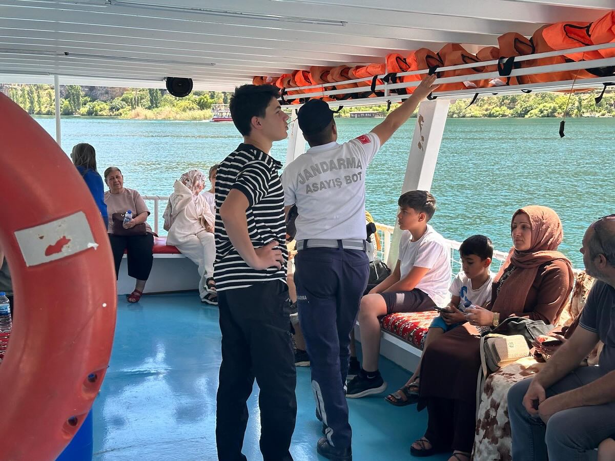 Kuralsiz Tekneye Geçi̇t Yok! (2)
