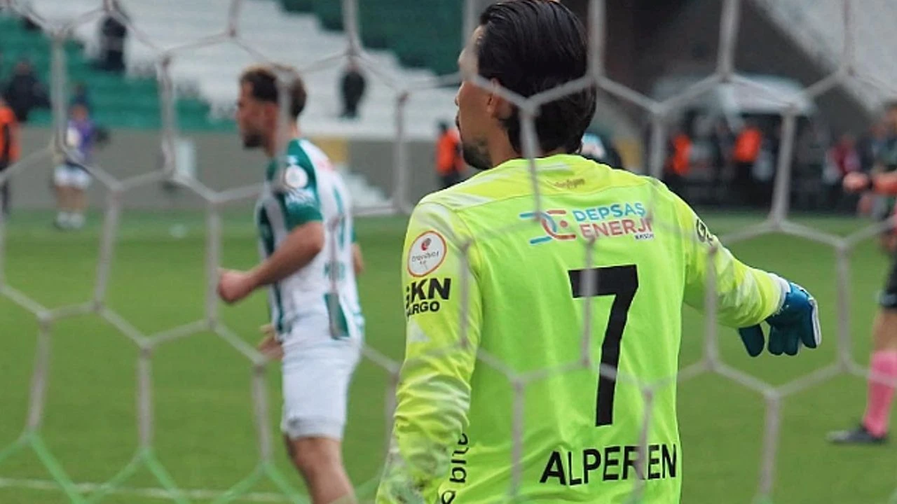 Manisa Futbol Kulübü Alperen Uysal Ile Yollarını Ayırdı (1)