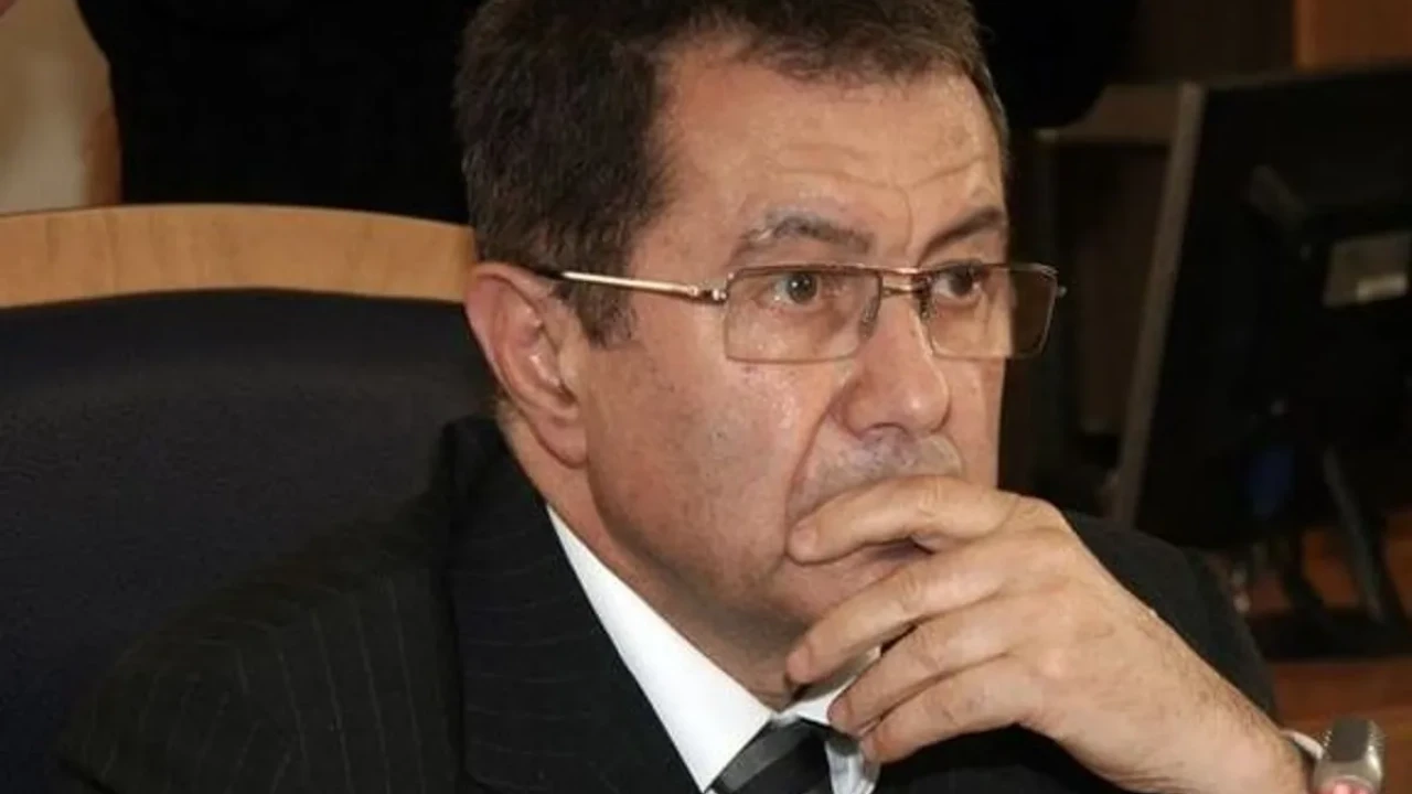 Mehmet Emin Karamehmet Kimdir