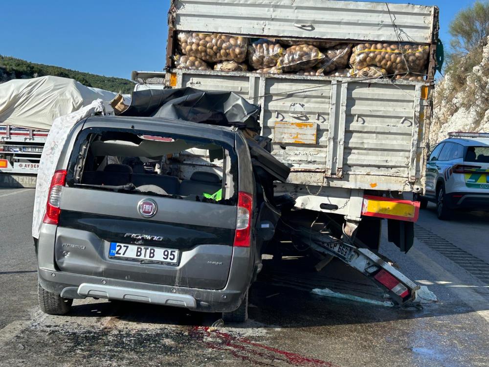 Mersin'deki Feci Kazada Ölen 5 Kişinin Kimlikleri Belirlendi (2)
