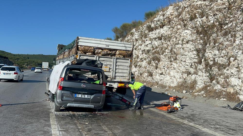 Mersin'deki Feci Kazada Ölen 5 Kişinin Kimlikleri Belirlendi (4)