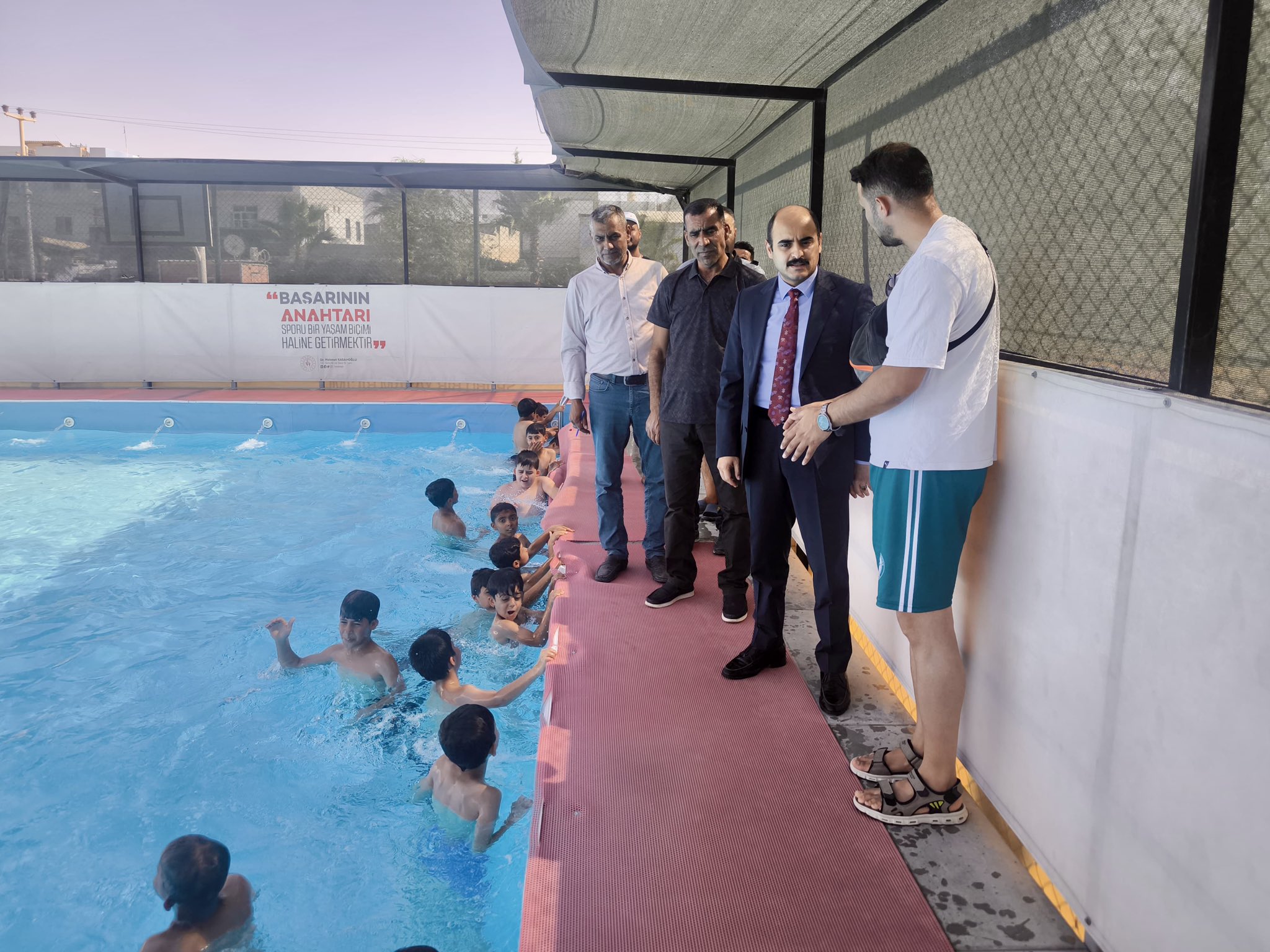 Şanlıurfa Akçakale’de Yarı Olimpik Havuzlar Kapılarını Açtı (1)