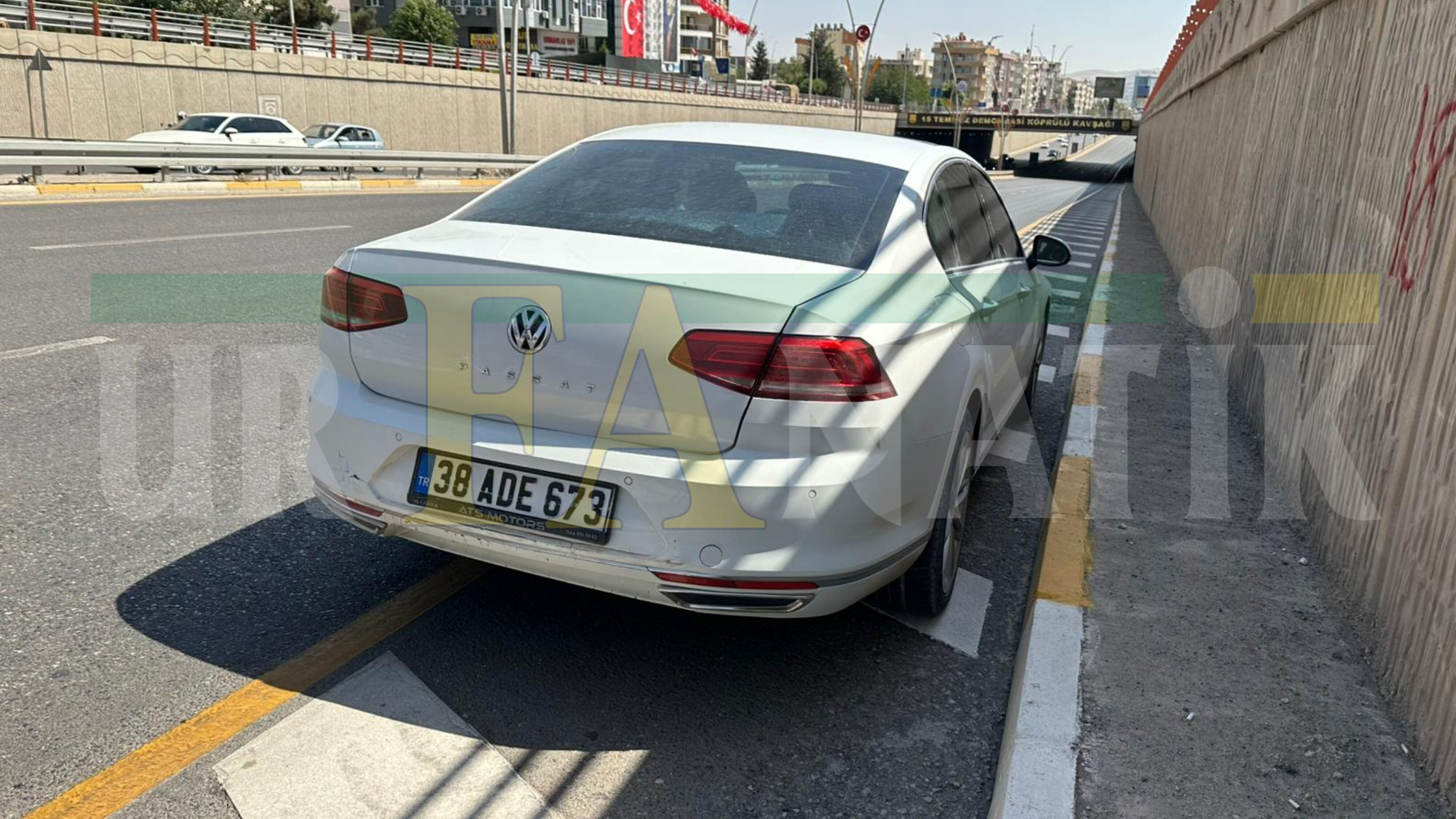 Şanlıurfa Haliliye’de Zincirleme Kaza 3 Araç Birbirine Girdi (3)