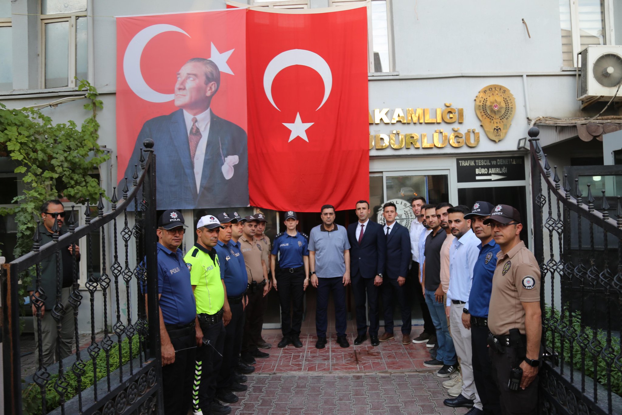 Şanliurfa İl Emni̇yet Müdürü Ati̇lla Aksoy Bozova’da Sahada! (1)