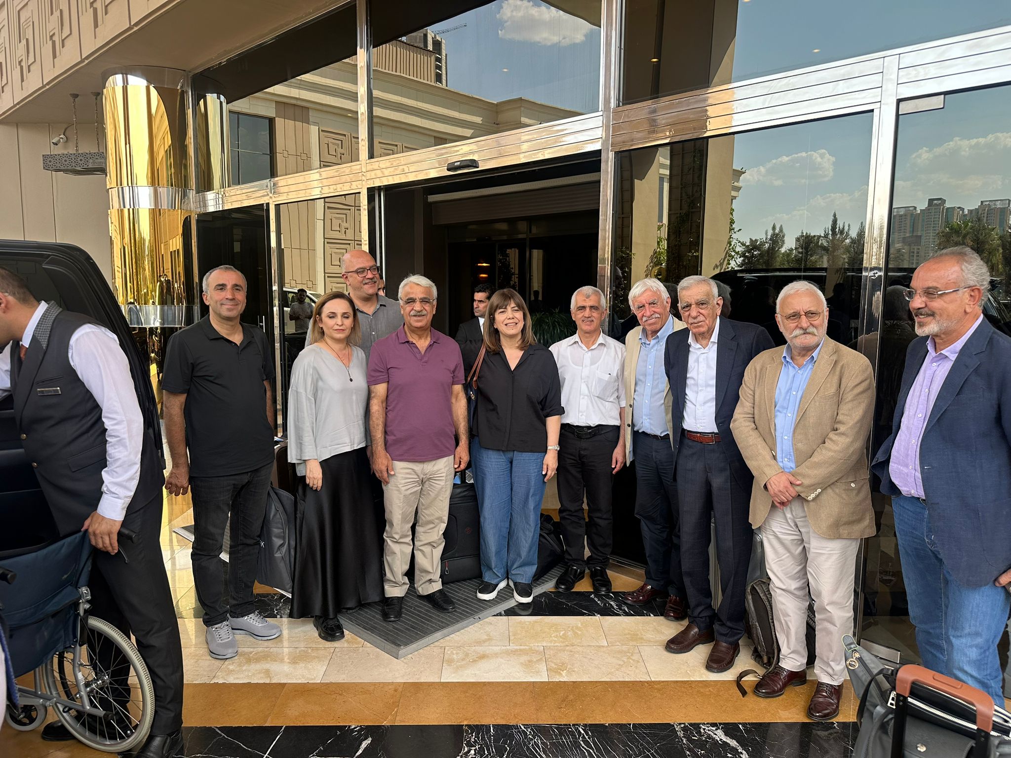 Şanlıurfa Milletvekili Mithat Sancar Pkk’nın Silah Bırakma Töreni Için Süleymaniye’ye Gitti. Heyet Içerisinde Şanlıurfalı Milletvekili Ömer Faruk Gergerlioğlu Da Yer Aldı (4)