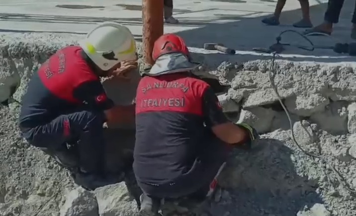 Şanlıurfa’da Betonun Altından 2 Can Kurtarıldı!