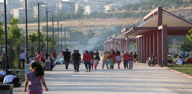 Şanlıurfa’da Piknik Yapılacak Alanlar Doldu Taştı-1