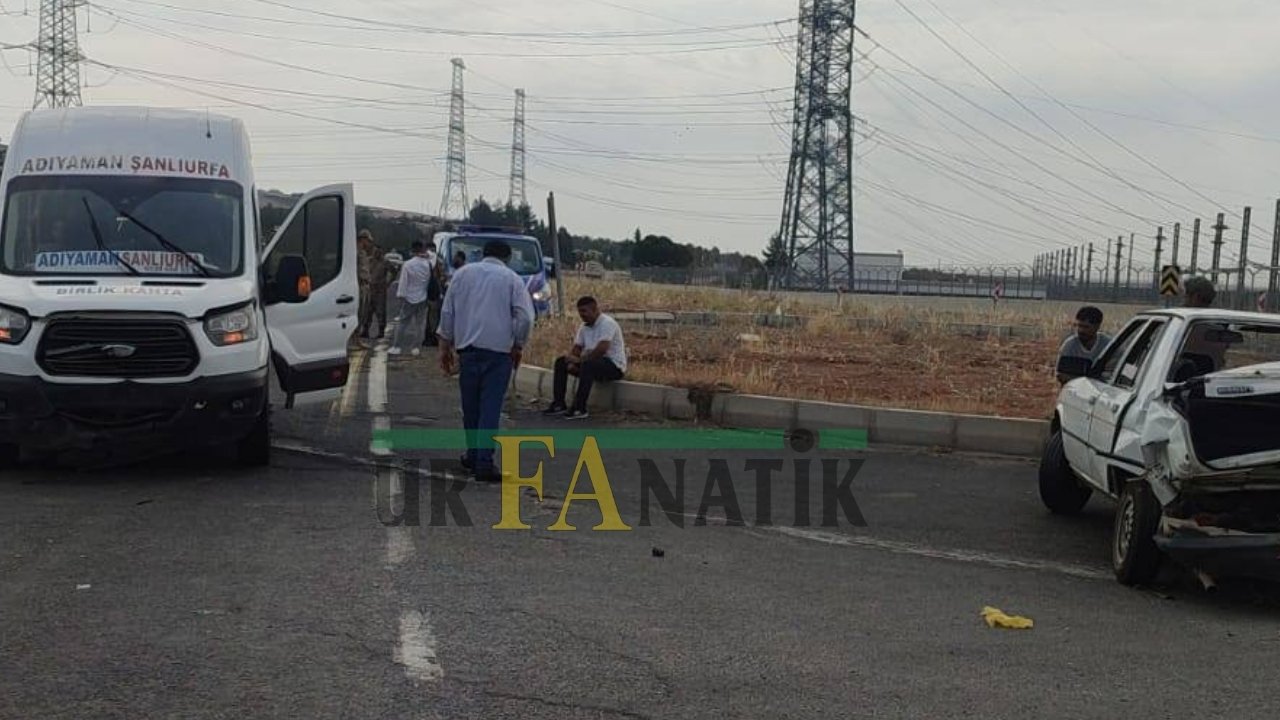 Şanlıurfa’dan Bozova’daki Inbaşına Piknik Için Giden Otomobil, Adıyaman Minibüsü Ile Çarpıştı (1)