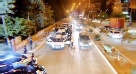 Şanlıurfa’nın Viranşehir Ilçesinde “Huzur 63” Uygulaması Gerçekleştirildi. Uygulamalarda Binlerce Şahıs, Yüzlerce Araç, Onlarca Işetme Denetlendi. Uygulamalarda Kasten Öldürme Olayının Faili Firarisi Iki Şahıs Yakalandı (2)