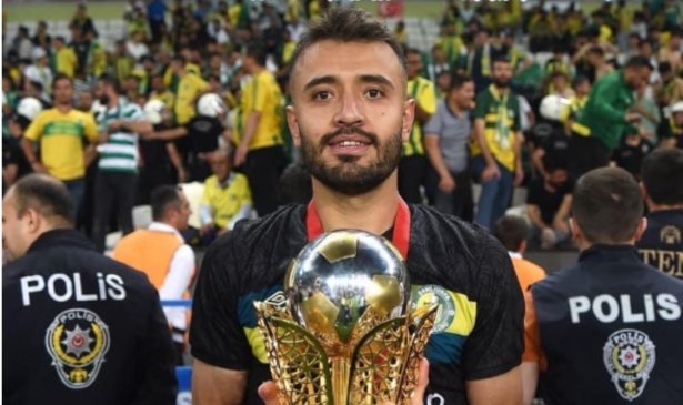 Şanlıurfasporun Eski Kaptanı Mehmet Yiğit Muğlaspora Transfer Oldu (3)