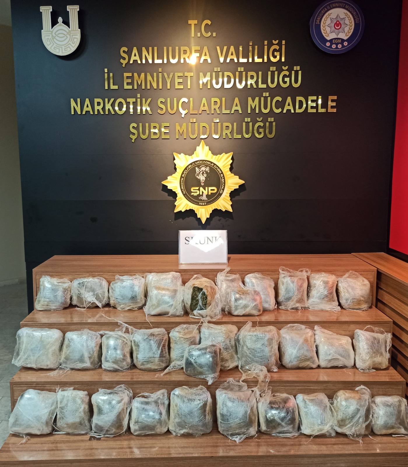 Vali Şıldak Paylaştı Şanlıurfa’da 24 Kilo Skunk Ele Geçirildi