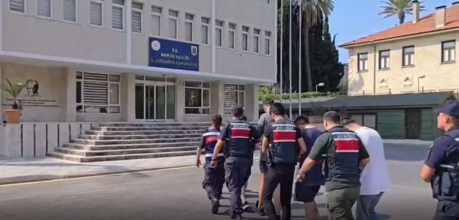6 Il Merkezli Jandarma Operasyonu