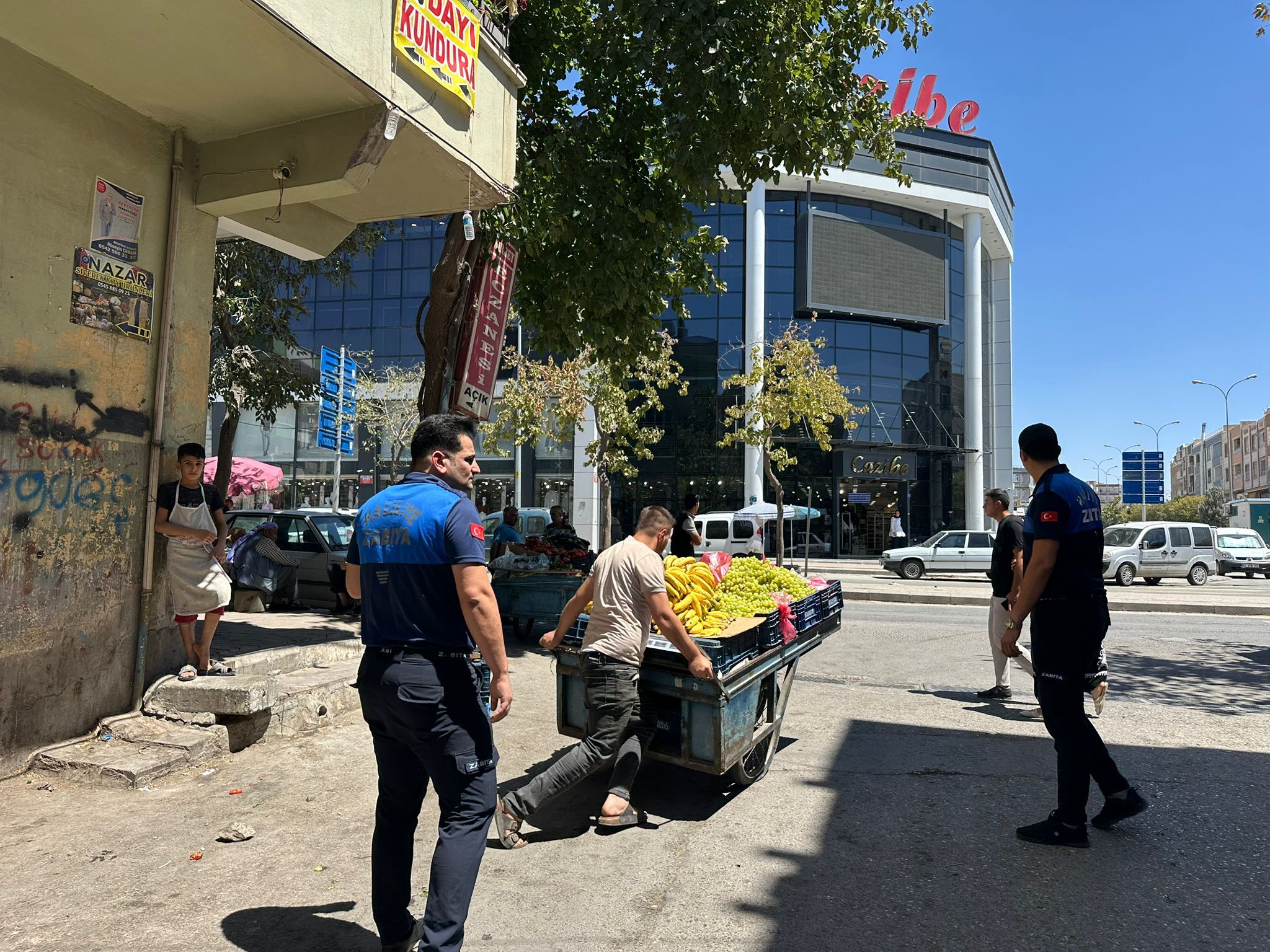 Zabıta Harekete Geçti: Haliliye’de İşportacıların Arabaları Toplandı
