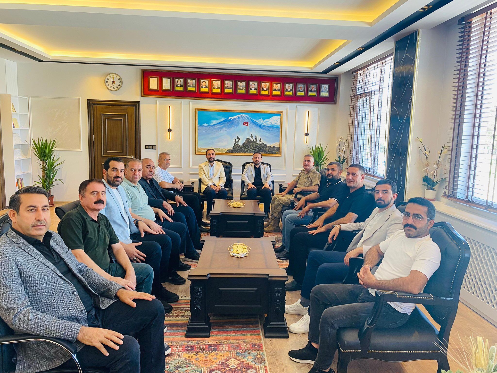 Ak Parti Haliliye Yönetim Kurulu, Van Jandarma Komutanı Avkıran’a Hayırlı Olsun Ziyareti Gerçekleştirdi (1)